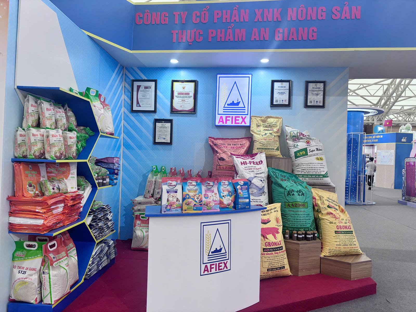 30 đơn vị du lịch, doanh nghiệp An Giang tham gia Triển lãm thành tựu đất nước