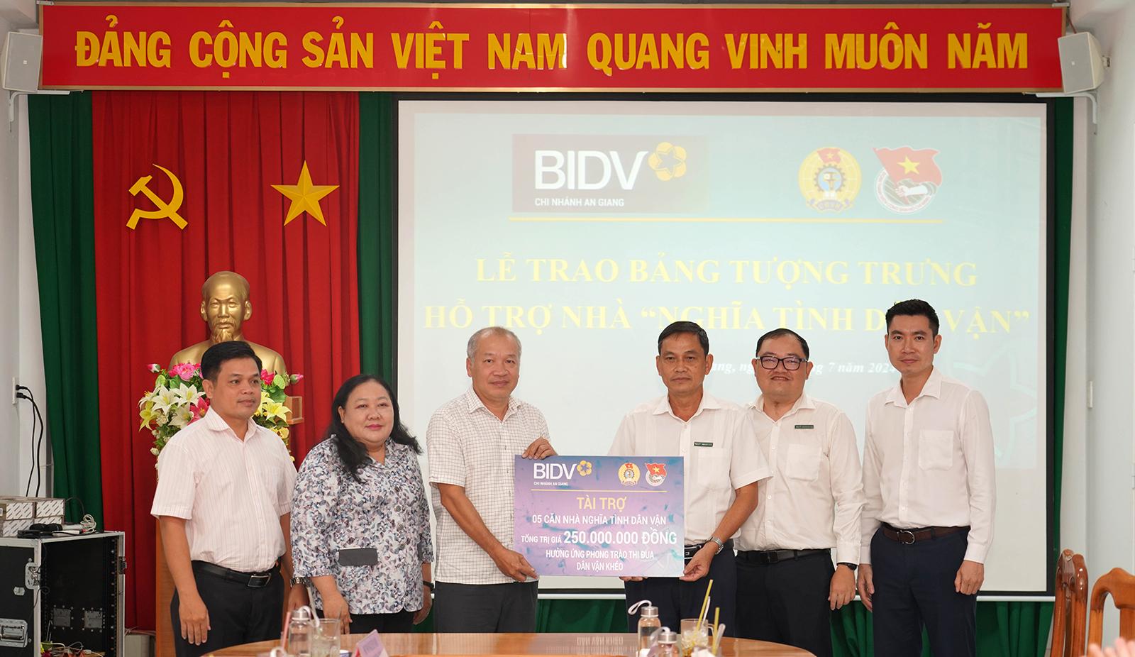 Dân vận khéo - sức mạnh kết nối ý Đảng với lòng dân