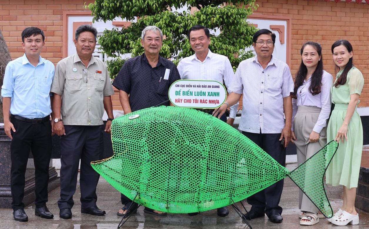 Triển khai mô hình “Cá xanh gom rác nhựa” hưởng ứng tuần lễ Biển và Hải đảo Việt Nam năm 2026