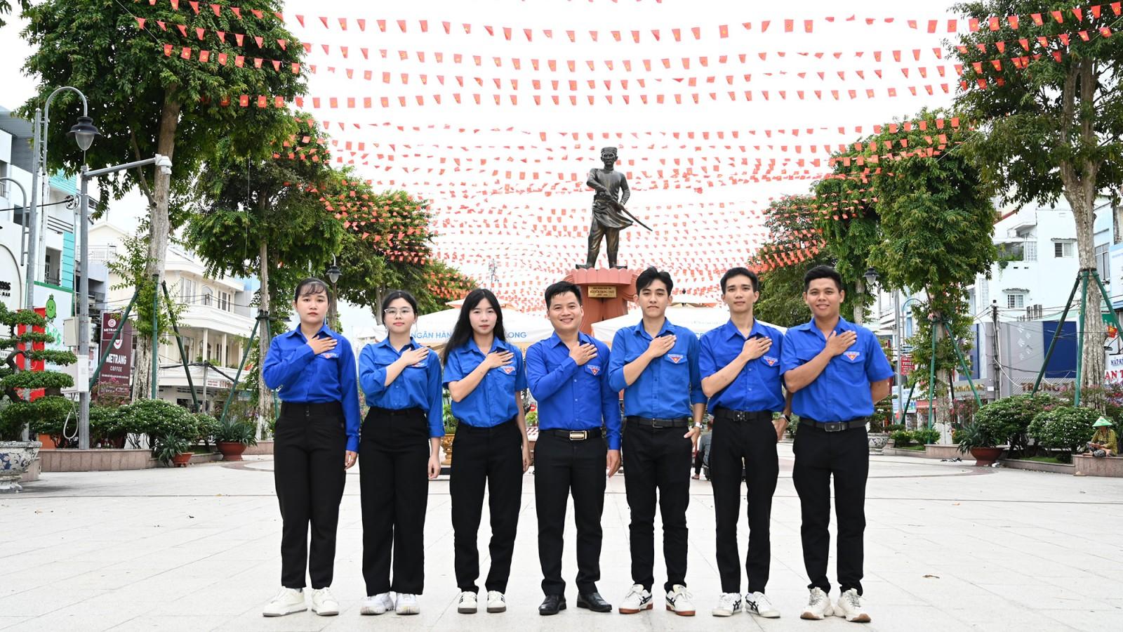 Tuổi trẻ An Giang thực hiện công trình thanh niên “Đường cờ Tổ quốc”