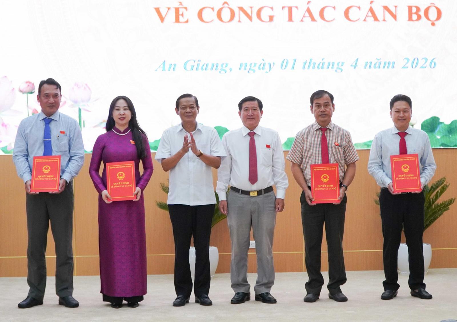 Thường trực HĐND tỉnh An Giang triển khai các nghị quyết, quyết định về công tác cán bộ