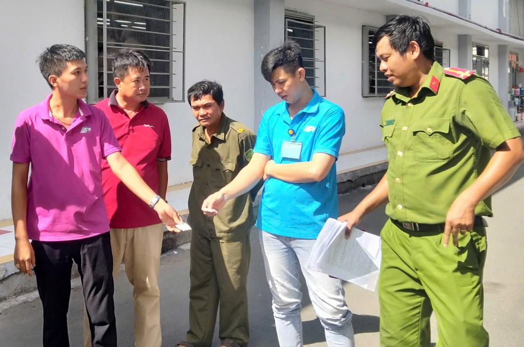 Kiểm tra mẫu test người lao động Công ty cổ phần May Xuất khẩu An Giang