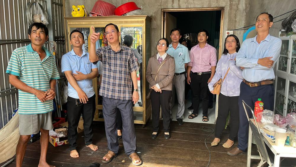 Xã Phú Hòa hỗ trợ các hộ dân bị ảnh hưởng bão số 3