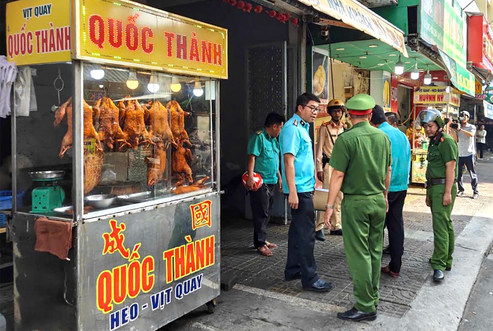 Các lực lượng ra quân thực hiện lặp lại trật tự đô thị, đảm bảo an toàn giao thông