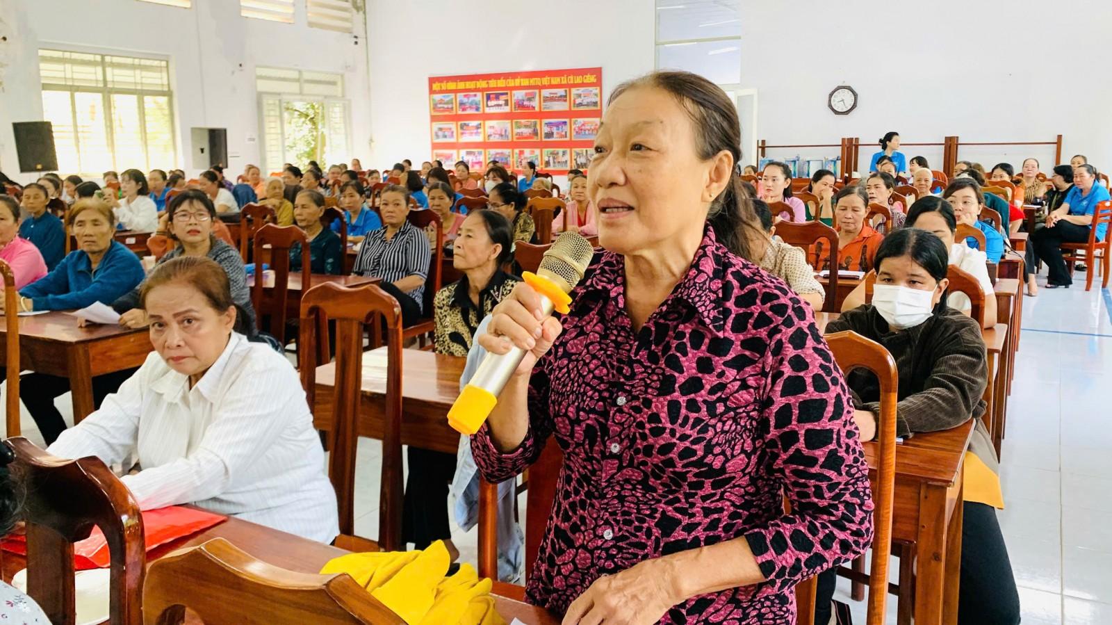 Đối thoại giữa cấp ủy Đảng, chính quyền với hội viên phụ nữ