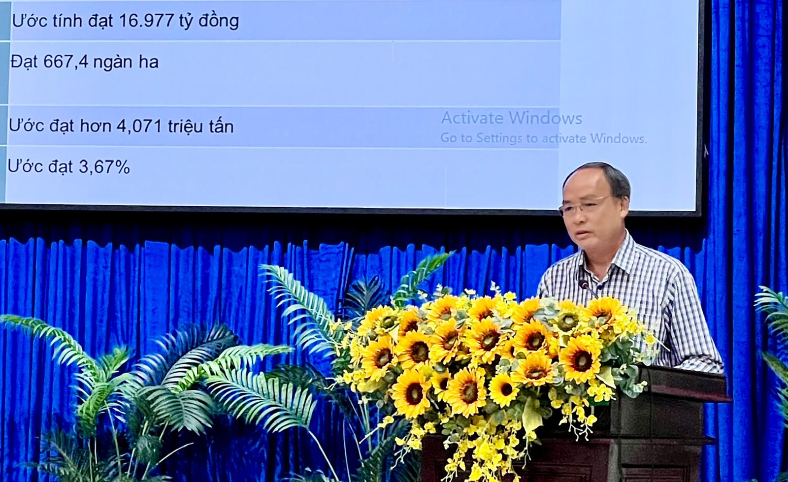 Đồng chí Lâm Quang Thi Tỉnh ủy viên, Bí thư Đảng ủy phường Long Xuyên báo cáo chuyên đề