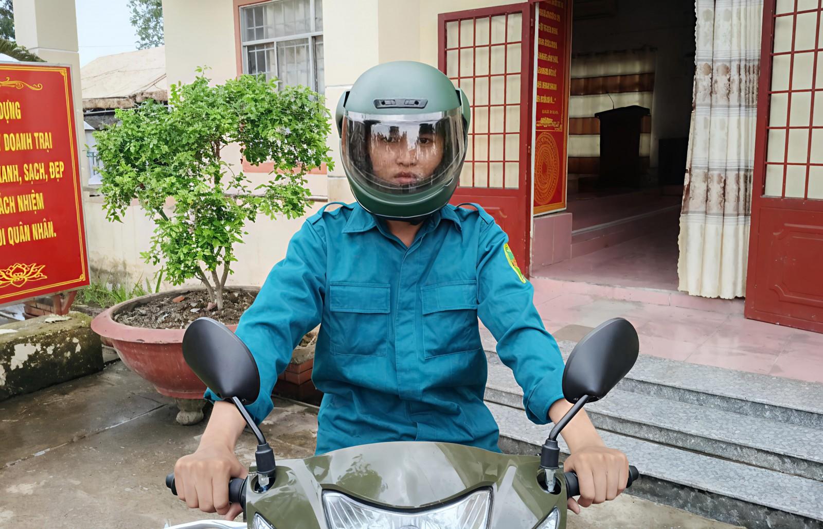 Trao 26 xe máy cho Ban Chỉ huy Quân sự xã trong khu vực phòng thủ 5