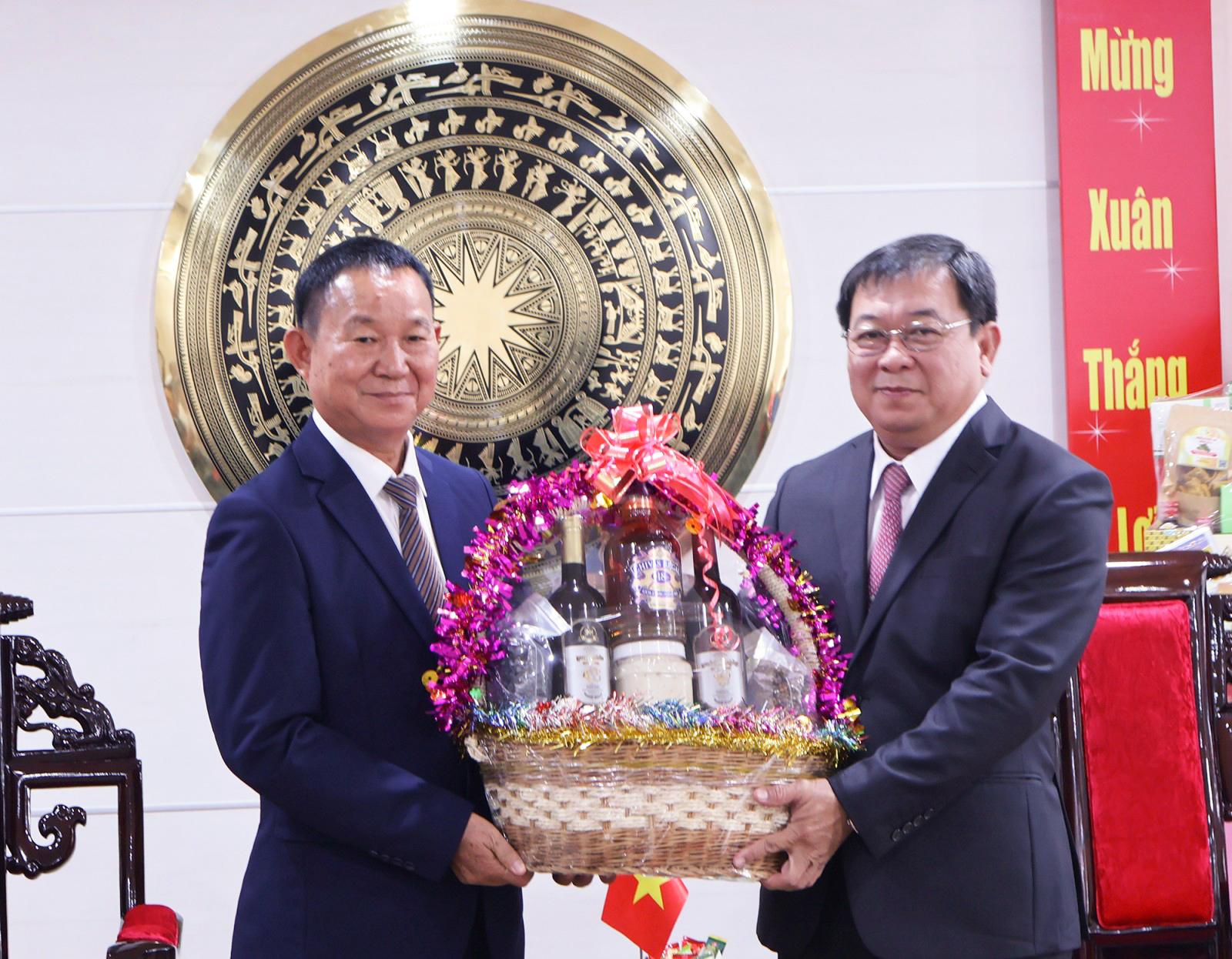 Đoàn đại biểu tỉnh Kampot thăm, chúc tết tỉnh An Giang