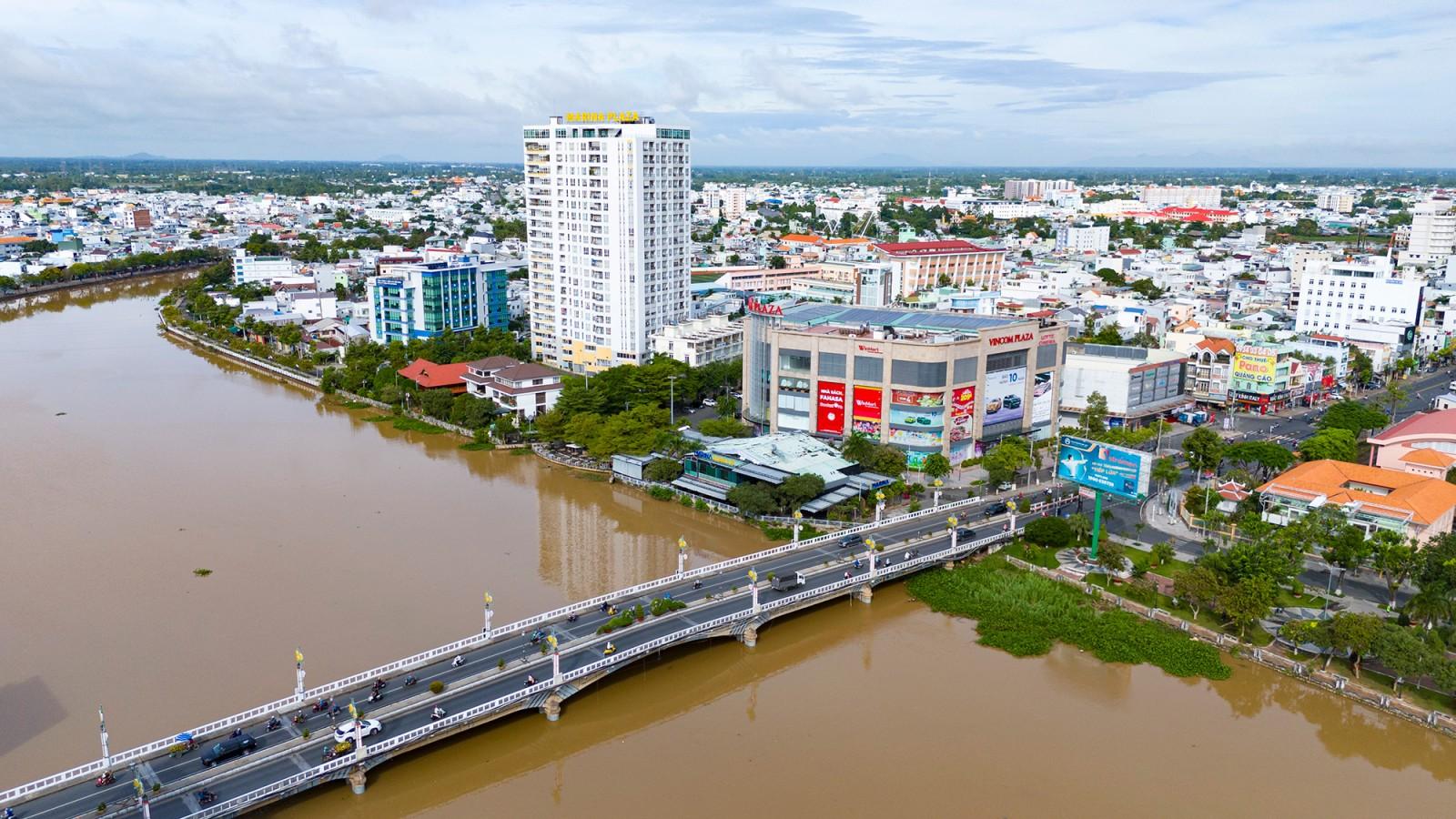 Phát triển Long Xuyên thành trung tâm đô thị, thương mại, dịch vụ, văn minh, hiện đại, nghĩa tình