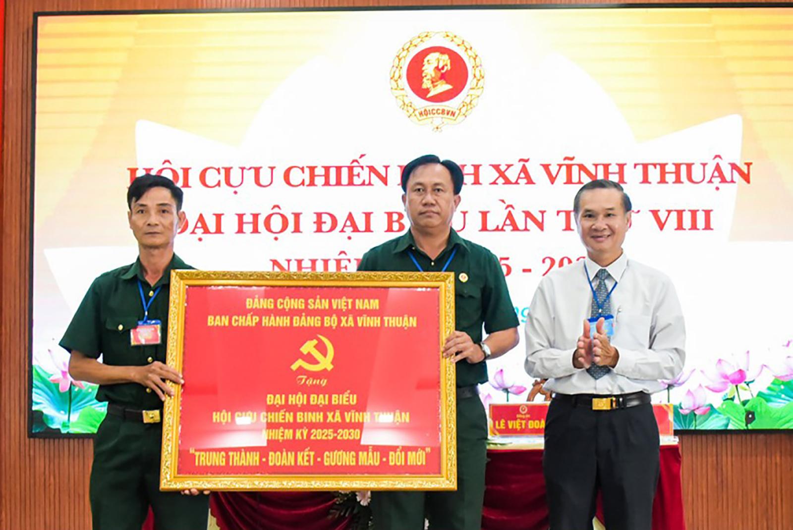 Hội Cựu chiến binh xã Vĩnh Thuận sửa chữa và xây dựng 36 căn nhà cho hội viên
