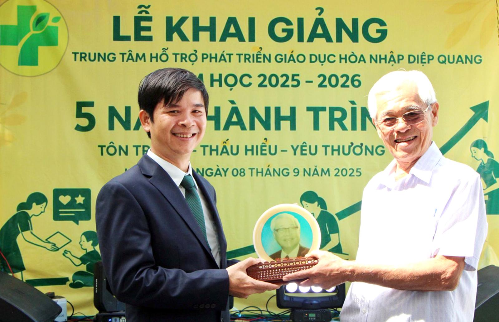 Lễ khai giảng đặc biệt ở ngôi trường giáo dục hòa nhập