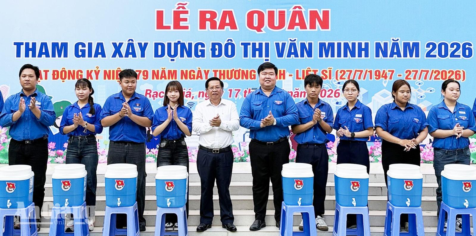 Tuổi trẻ Rạch Giá ra quân xây dựng đô thị văn minh