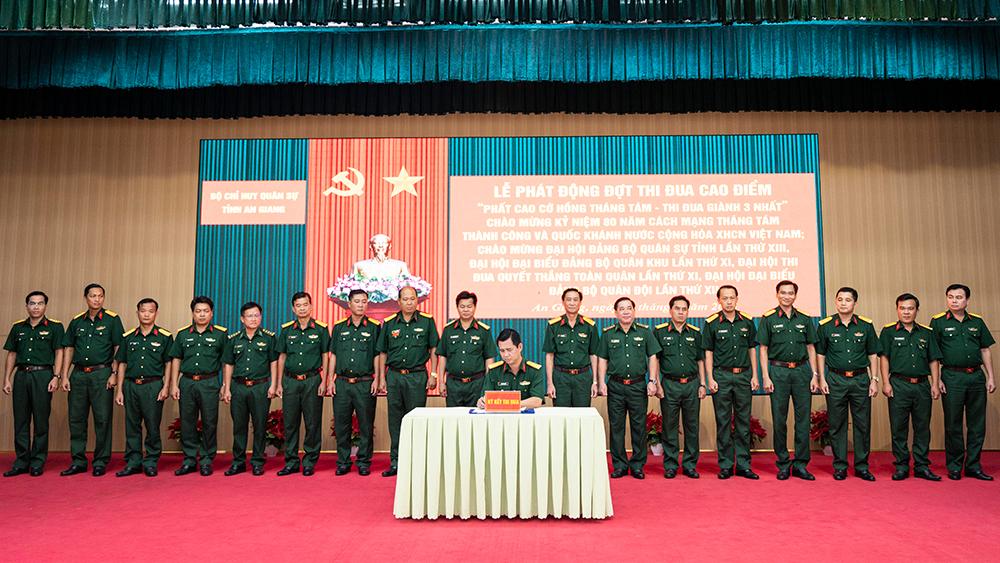 “Phất cao cờ hồng tháng Tám - Thi đua giành 3 nhất”