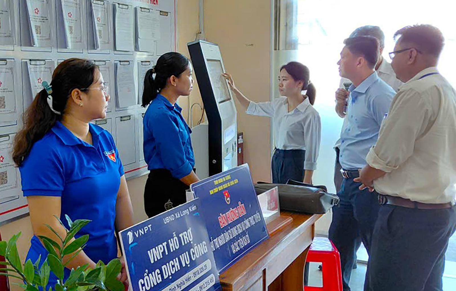 Long Kiến đáp ứng sự hài lòng của người dân