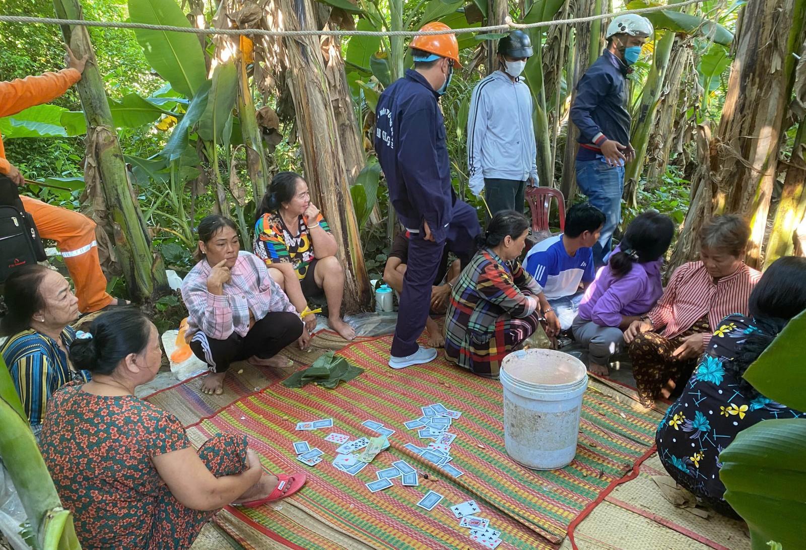Công an phường Mỹ Thới triệt xóa tụ điểm đánh bạc