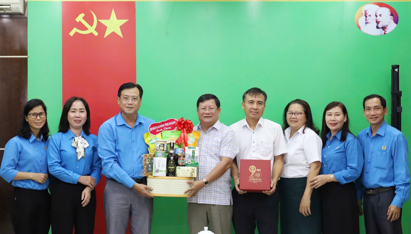 Công đoàn tỉnh An Giang thăm doanh nghiệp và bàn giao “Mái ấm Công đoàn”