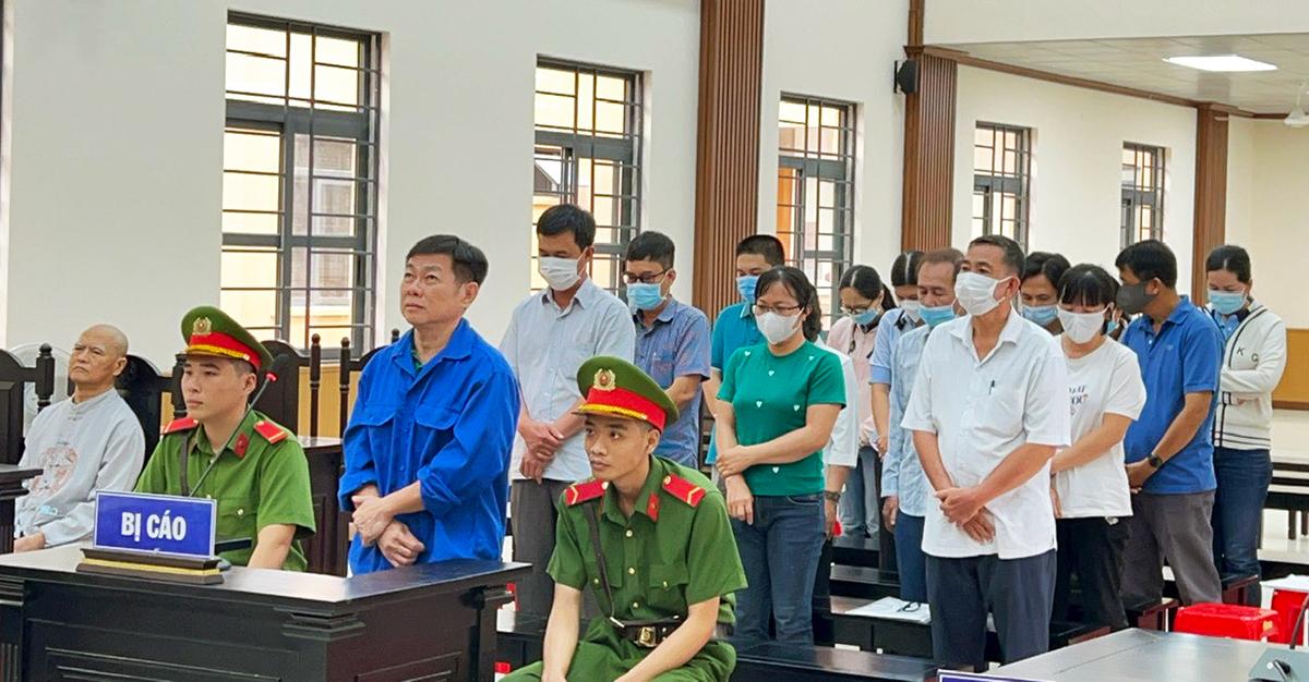 Lập hồ sơ khống, rút tiền thật