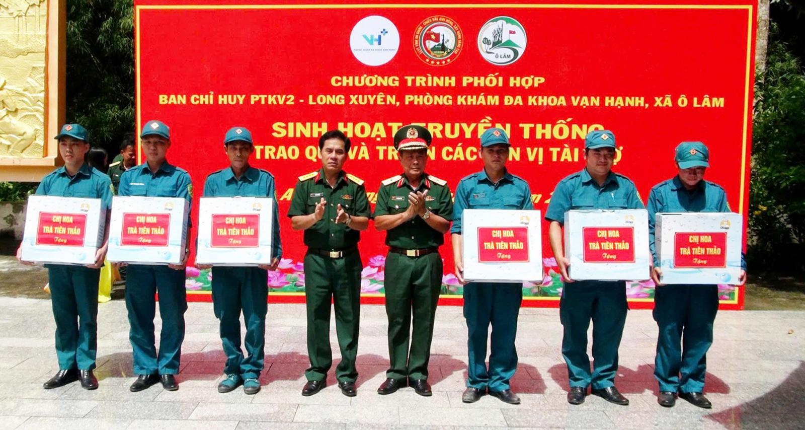 Ban Chỉ huy phòng thủ khu vực 2 tổ chức sinh hoạt truyền thống tại căn cứ cách mạng Ô Tà Sóc