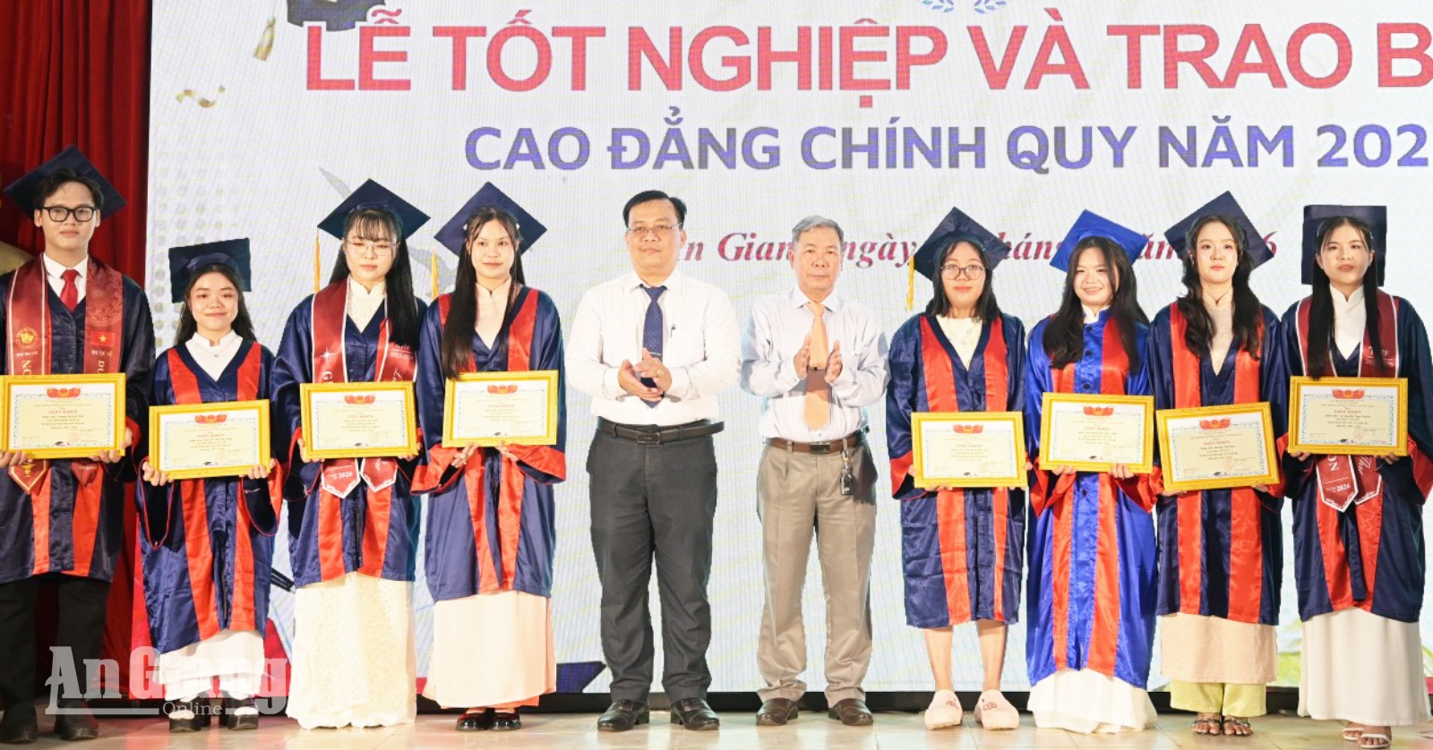 Trường Cao đẳng Y tế Kiên Giang trao bằng cho 437 tân cử nhân, kỹ thuật viên y tế