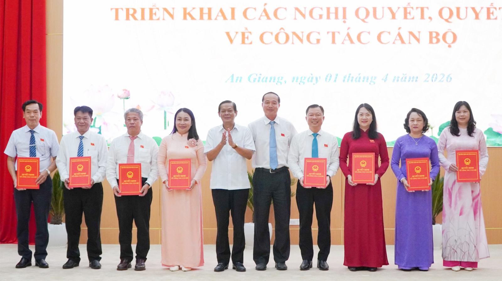 Thường trực HĐND tỉnh An Giang triển khai các nghị quyết, quyết định về công tác cán bộ