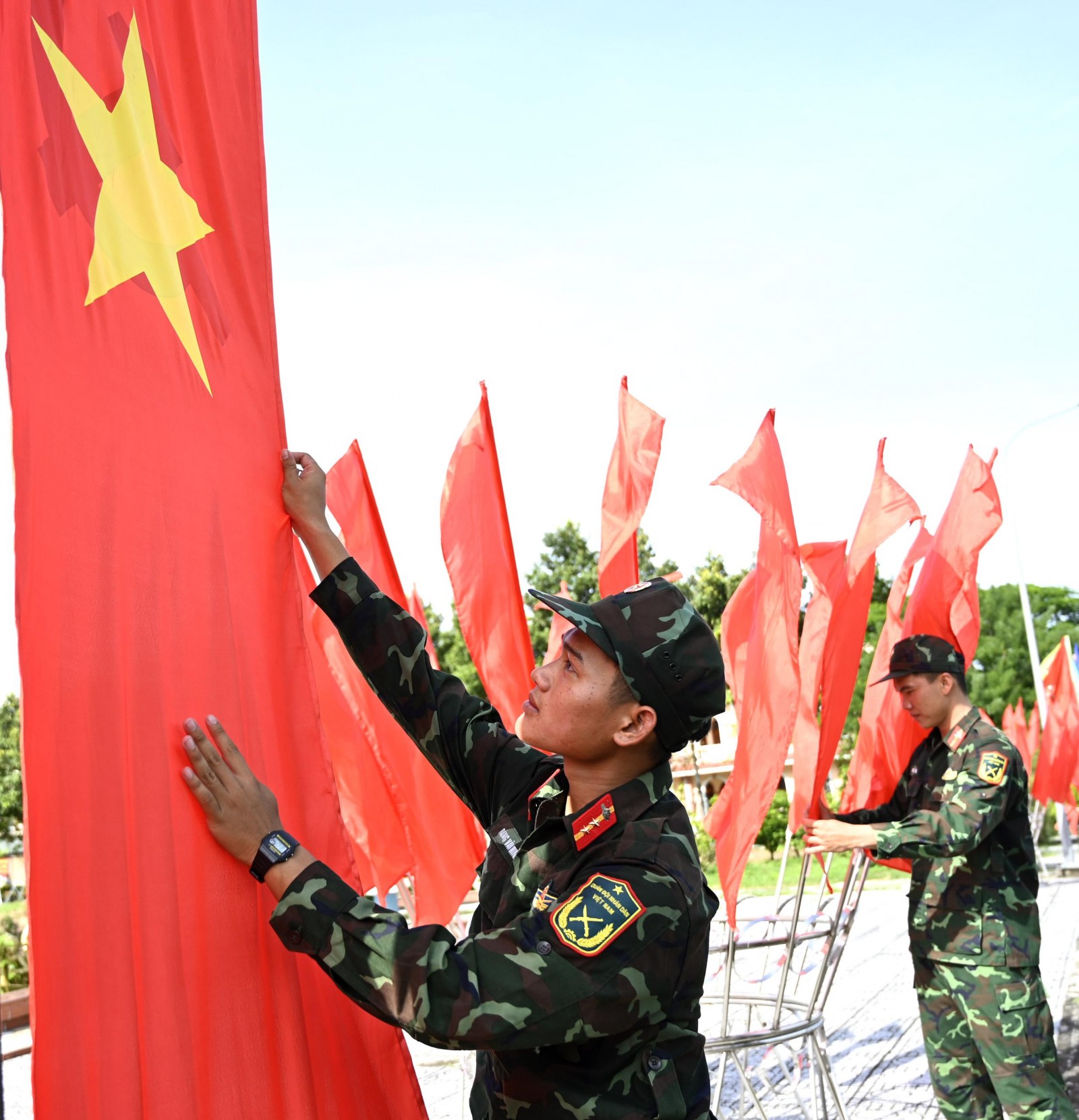 Treo Quốc kỳ dịp lễ 2/9