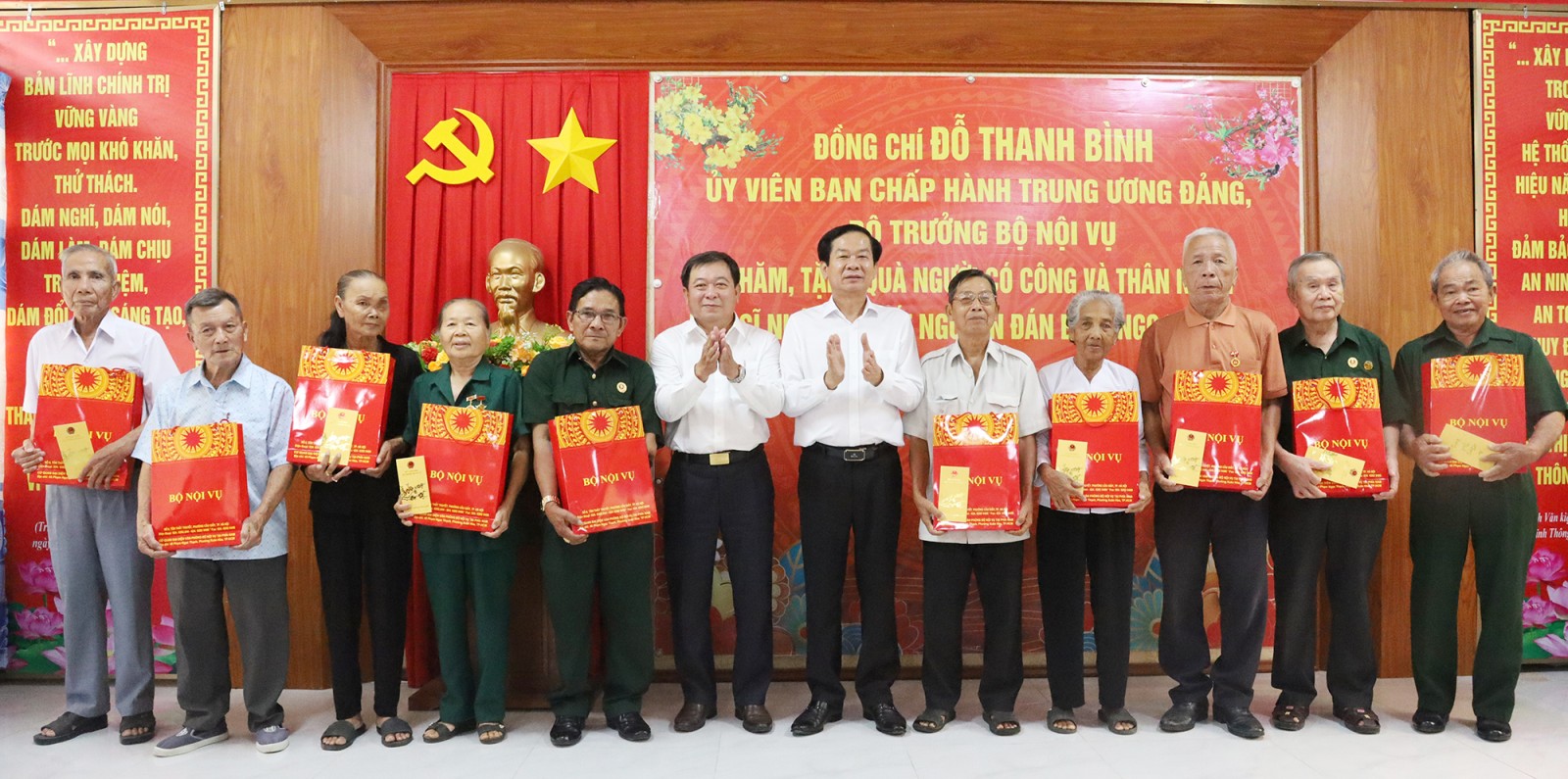 Bộ trưởng Bộ Nội vụ Đỗ Thanh Bình thăm, chúc tết tại An Giang