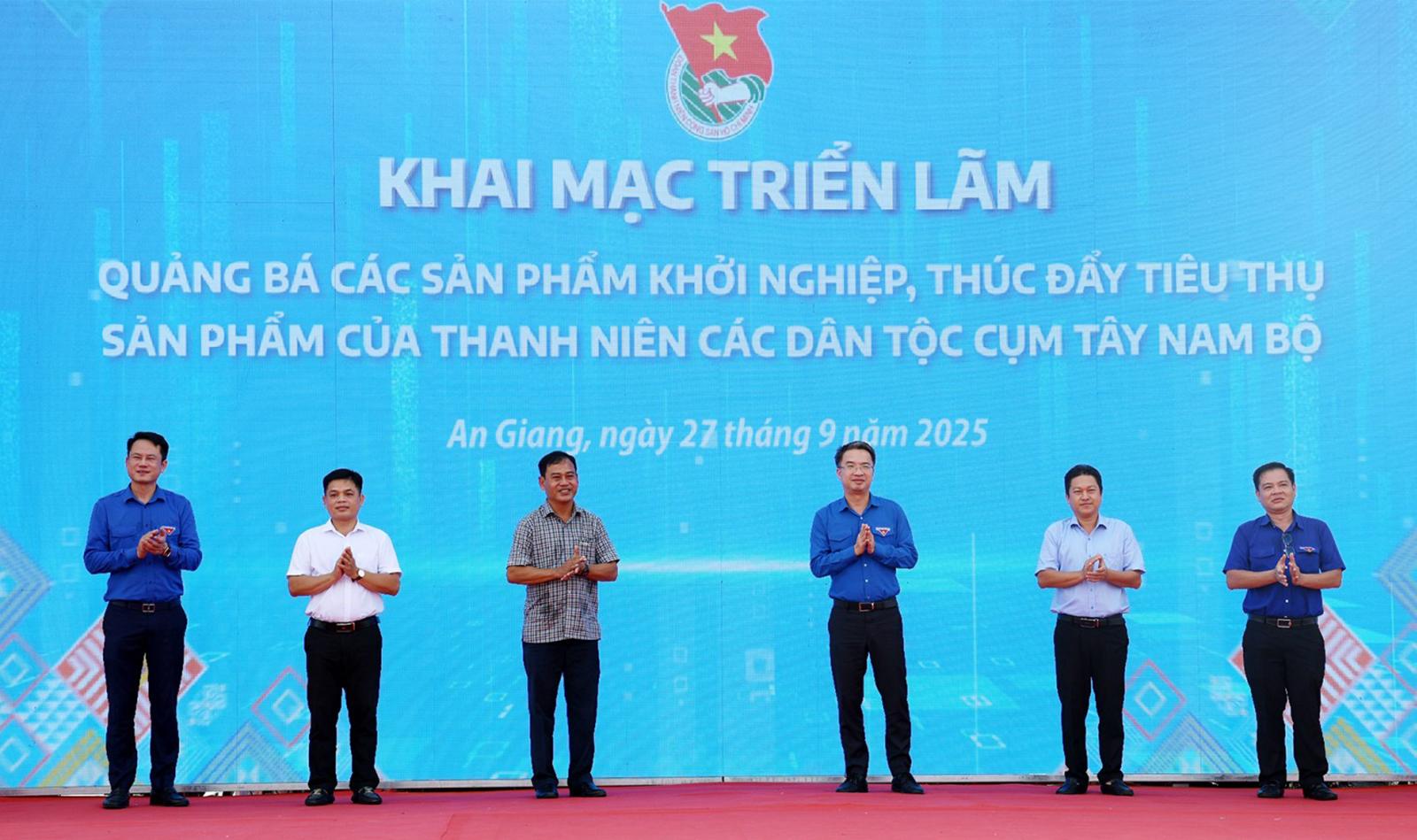 Khai mạc triển lãm quảng bá sản phẩm khởi nghiệp, thúc đẩy tiêu thụ sản phẩm của thanh niên dân tộc và miền núi các tỉnh Tây Nam Bộ