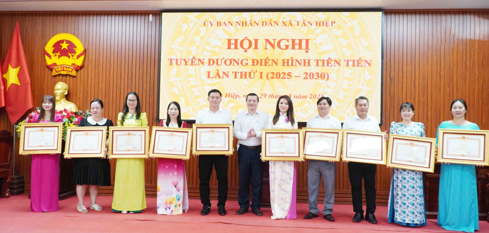 An Giang: Nhiều địa phương Hội nghị tuyên dương điển hình tiên tiến lần thứ I (2025 - 2030)