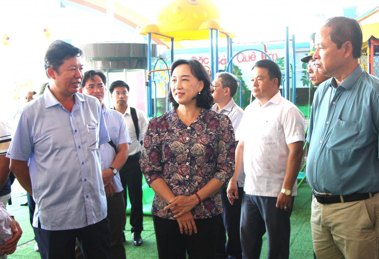 Phó Chủ tịch UBND tỉnh Nguyễn Thị Minh Thúy làm việc với Đảng ủy, UBND đặc khu Kiên Hải