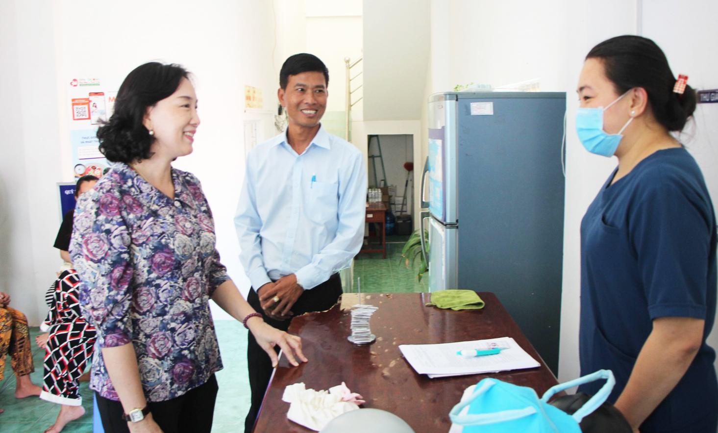 Phó Chủ tịch UBND tỉnh Nguyễn Thị Minh Thúy làm việc với Đảng ủy, UBND đặc khu Kiên Hải