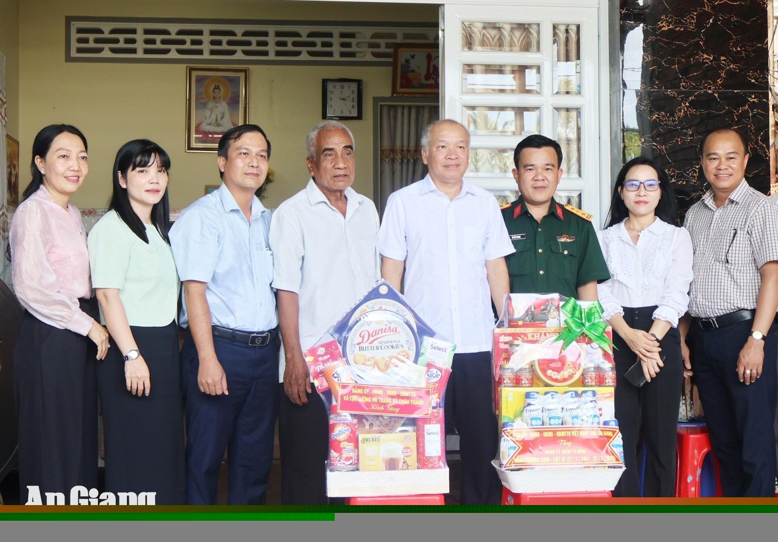 Thăm, tặng quà người có công với cách mạng tiêu biểu tại hai xã Châu Thành và Bình An