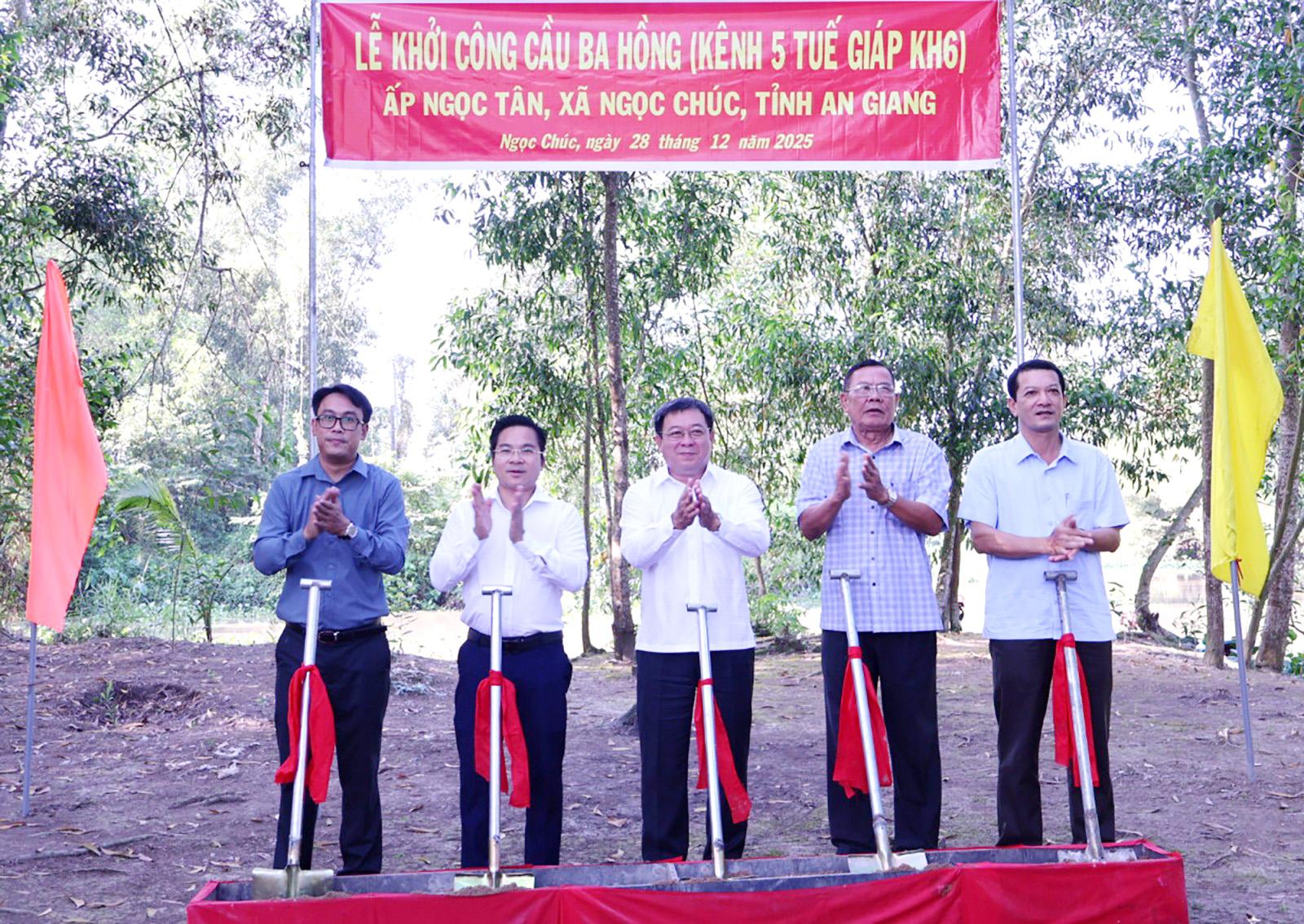 Khởi công 2 cầu giao thông tại xã Giồng Riềng và Ngọc Chúc