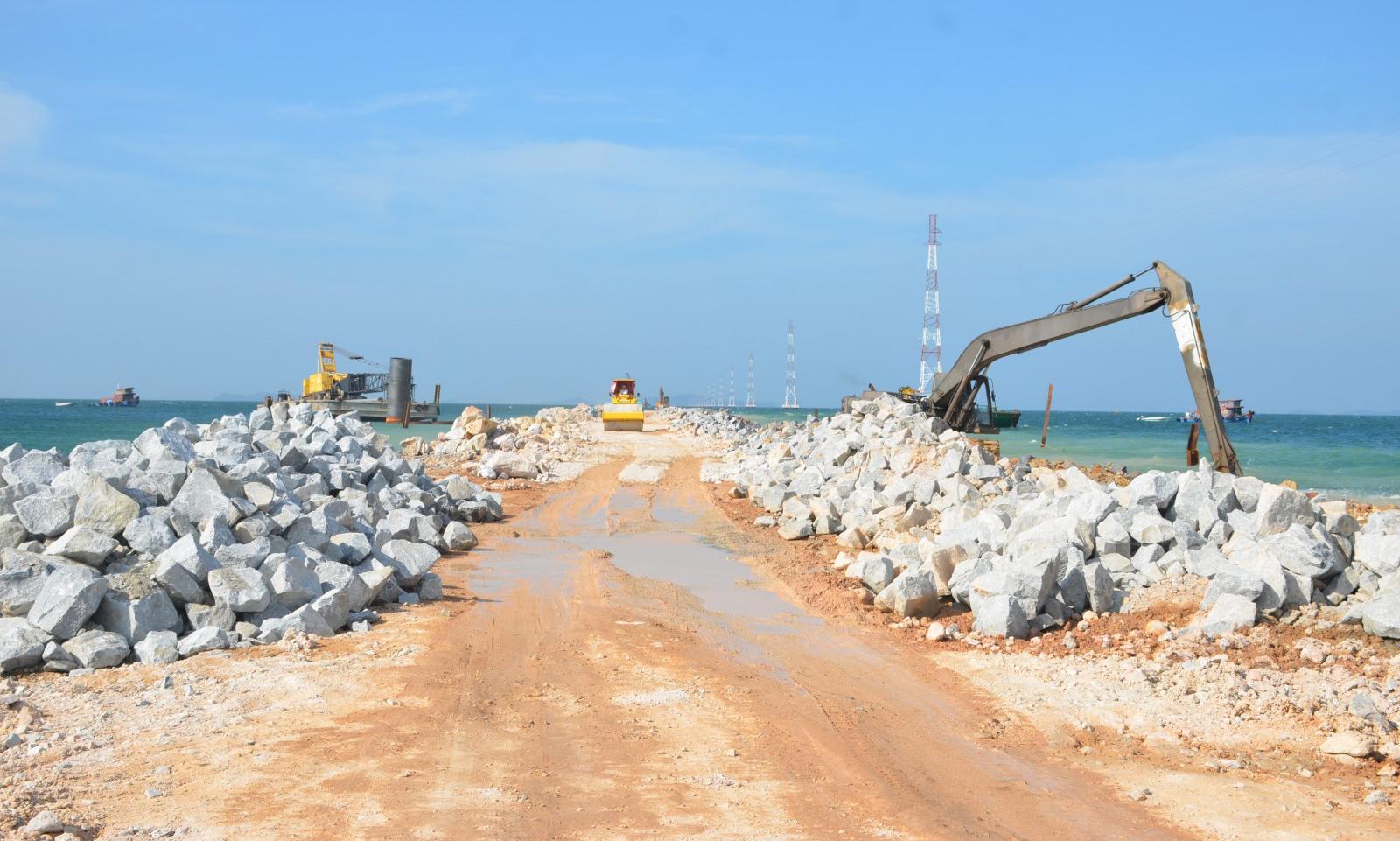 Chủ tịch UBND tỉnh An Giang kiểm tra tiến độ thi công các công trình, dự án trên địa bàn phường Hà Tiên