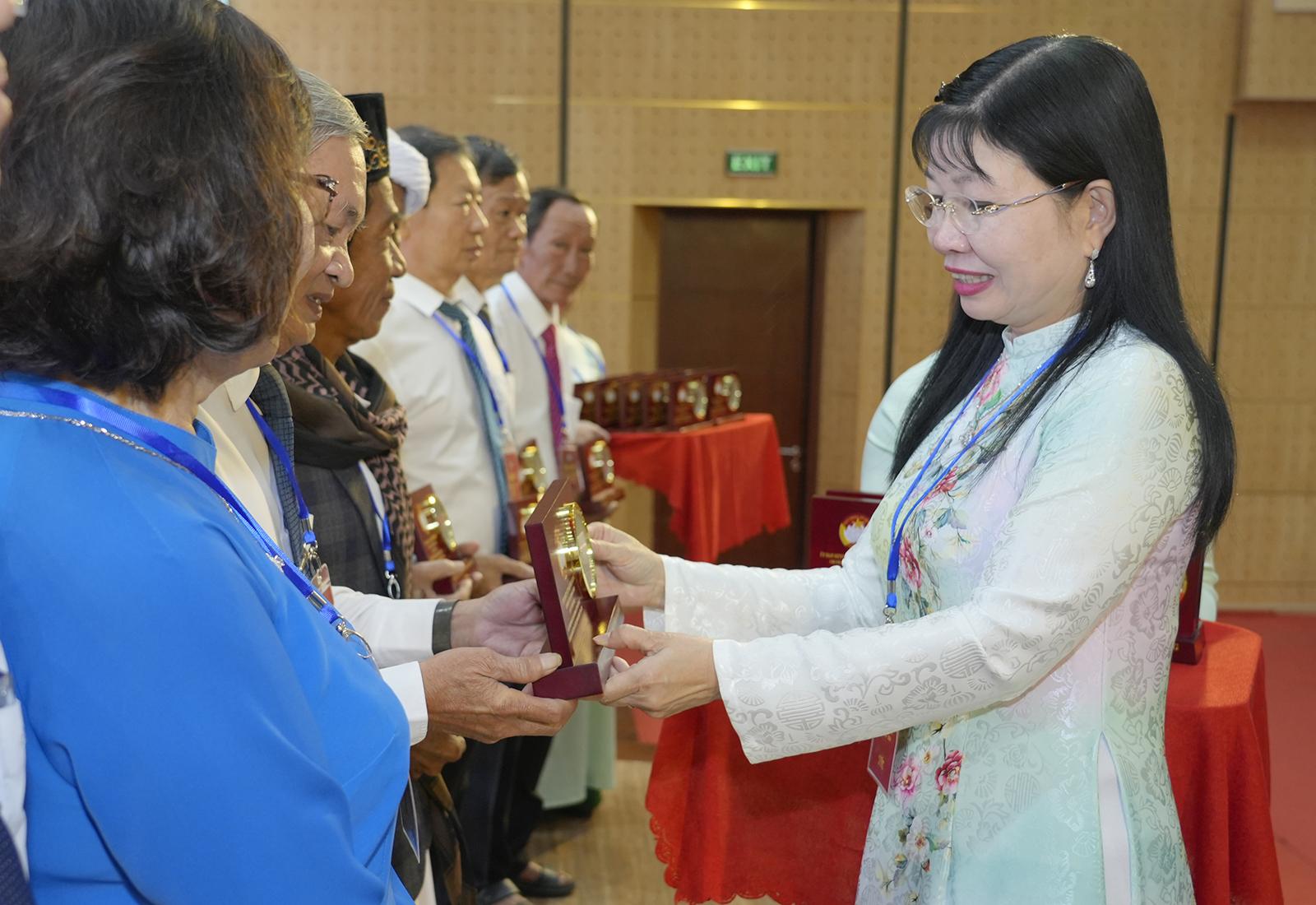 Đồng chí Trần Thị Thanh Hương tái đắc cử Chủ tịch Ủy ban MTTQ Việt Nam tỉnh An Giang nhiệm kỳ 2025 - 2030