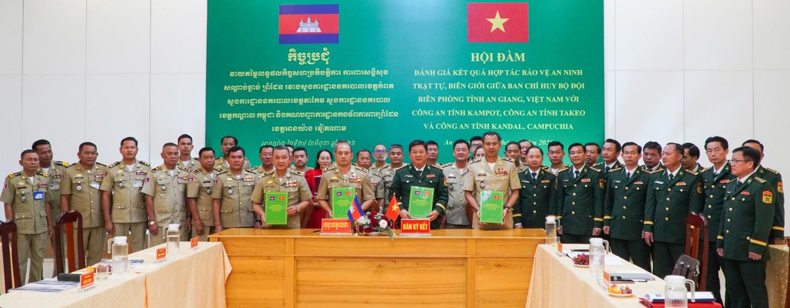 Bộ đội Biên phòng tỉnh An Giang hội đàm với Công an 3 tỉnh thuộc Campuchia