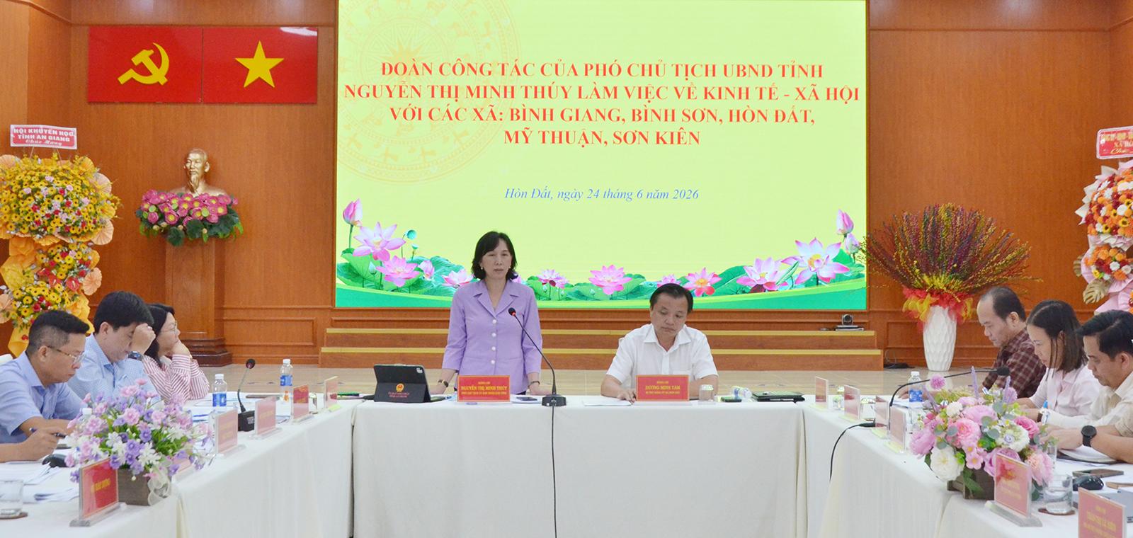 Phó Chủ tịch UBND tỉnh Nguyễn Thị Minh Thúy làm việc với 5 xã về tình hình phát triển kinh tế - xã hội