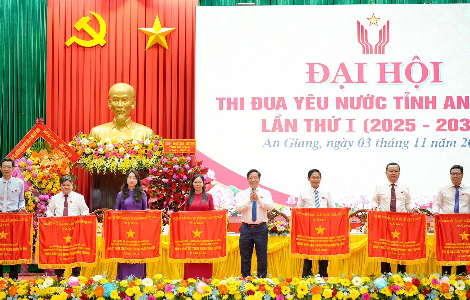 Tỉnh An Giang long trọng tổ chức Đại hội Thi đua yêu nước lần thứ I