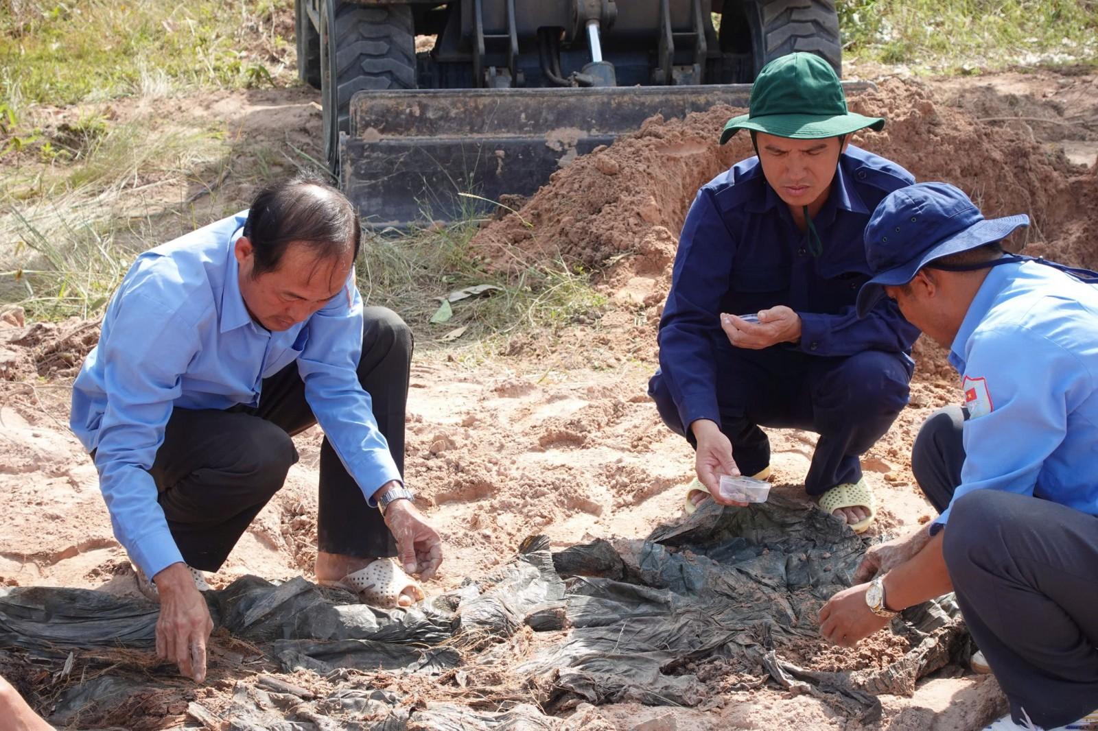 Đội K92 (Bộ Chỉ huy Quân sự tỉnh An Giang) tiếp tục tìm được 2 hài cốt liệt sĩ tại Campuchia