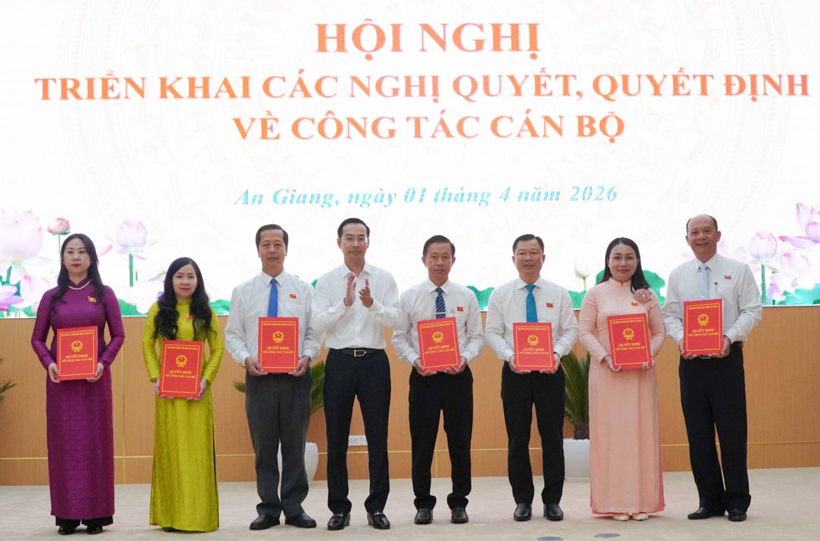 Thường trực HĐND tỉnh An Giang triển khai các nghị quyết, quyết định về công tác cán bộ