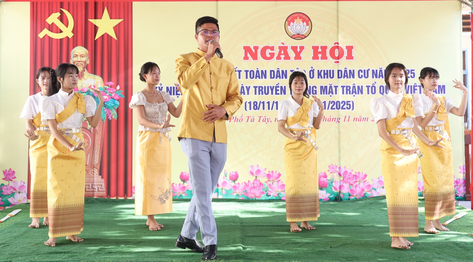 Bí thư Tỉnh ủy An Giang Nguyễn Tiến Hải dự Ngày hội Đại đoàn kết toàn dân tộc khu phố Tà Tây