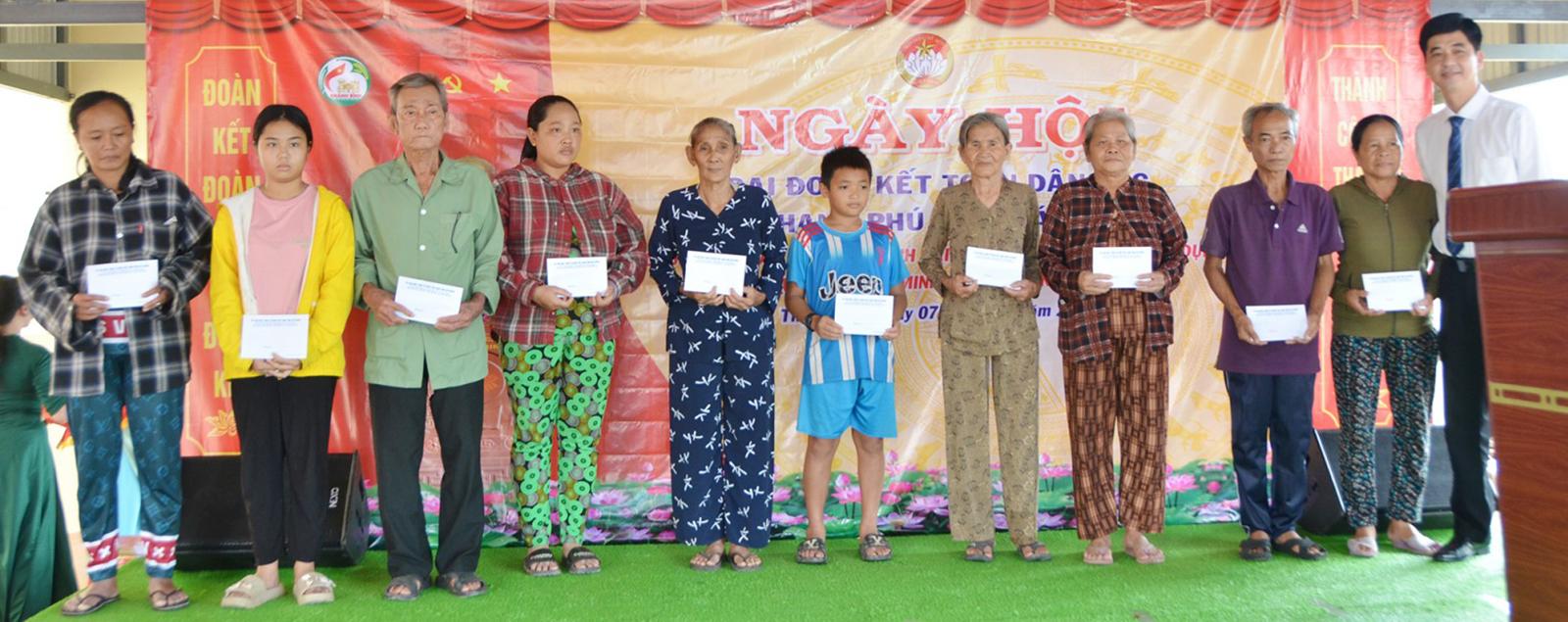 Ngày hội Đại đoàn kết toàn dân tộc tại ấp Thạnh Phú