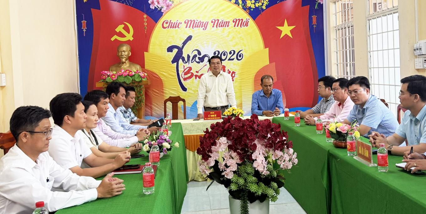 Phó Chủ tịch UBND tỉnh An Giang Lê Trung Hồ thăm, chúc tết các xã