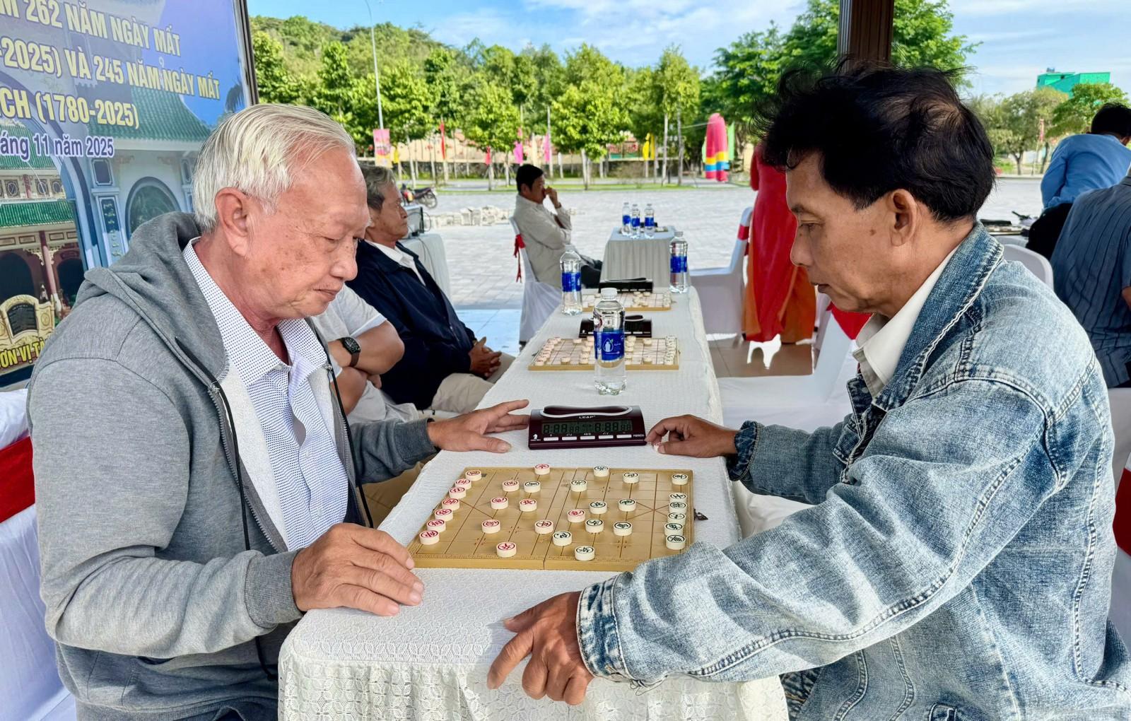 Hơn 100.000 lượt người tham gia Lễ hội truyền thống kỷ niệm ngày mất bà Mạc Mi Cô và ông Mạc Thiên Tích