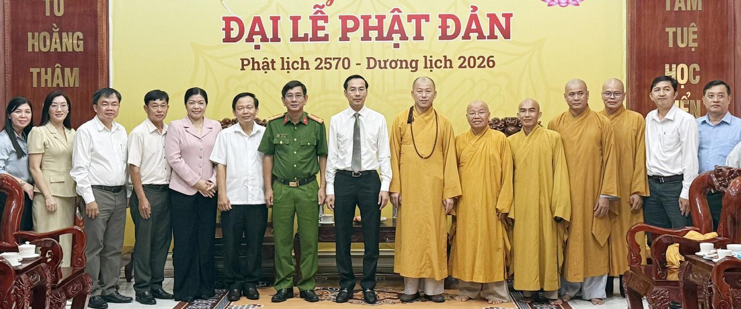Phó Bí thư Thường trực Tỉnh ủy, Chủ tịch HĐND tỉnh An Giang Nguyễn Thanh Nhàn thăm cơ sở thờ tự tại phường Rạch Giá và Hà Tiên