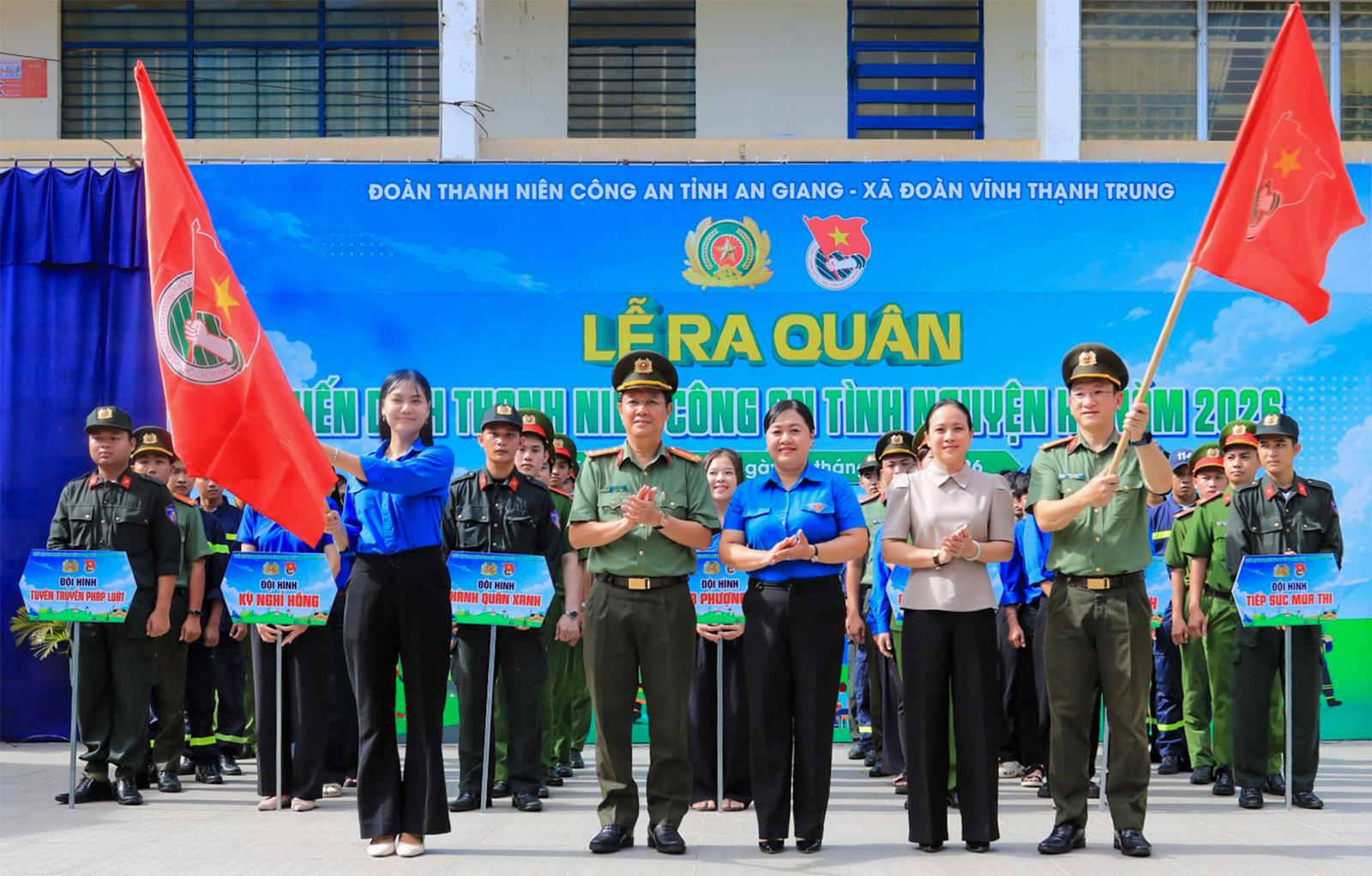 Ra mắt 7 đội hình tình nguyện thực hiện “Chiến dịch Thanh niên Công an tình nguyện Hè” năm 2026