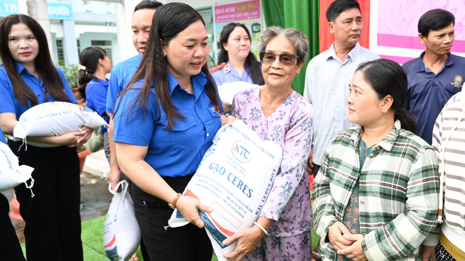 Hơn 100 đoàn viên, thanh niên tham gia Chiến dịch tình nguyện “Kỳ nghỉ hồng”