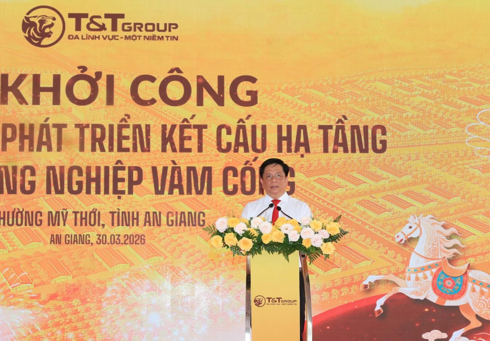 Ủy viên Ban Chấp hành Trung ương Đảng, Phó Bí thư Tỉnh ủy, Chủ tịch UBND tỉnh Hồ Văn Mừng phát biểu