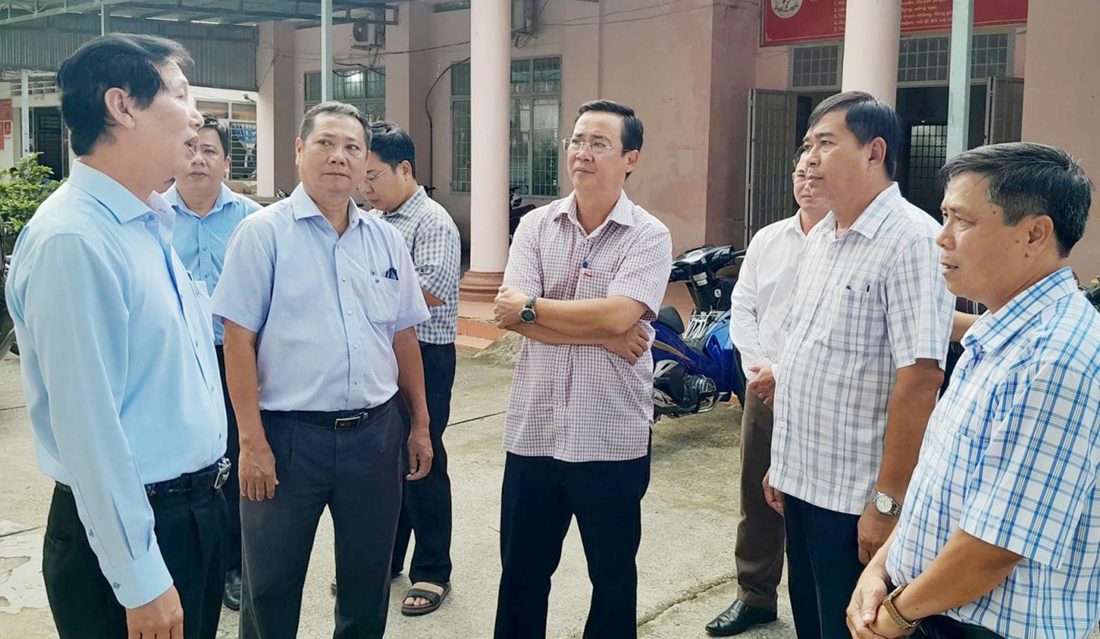 Phó Chủ tịch UBND tỉnh An Giang Lê Văn Phước kiểm tra công tác giải ngân vốn đầu tư công tại xã Hòa Lạc