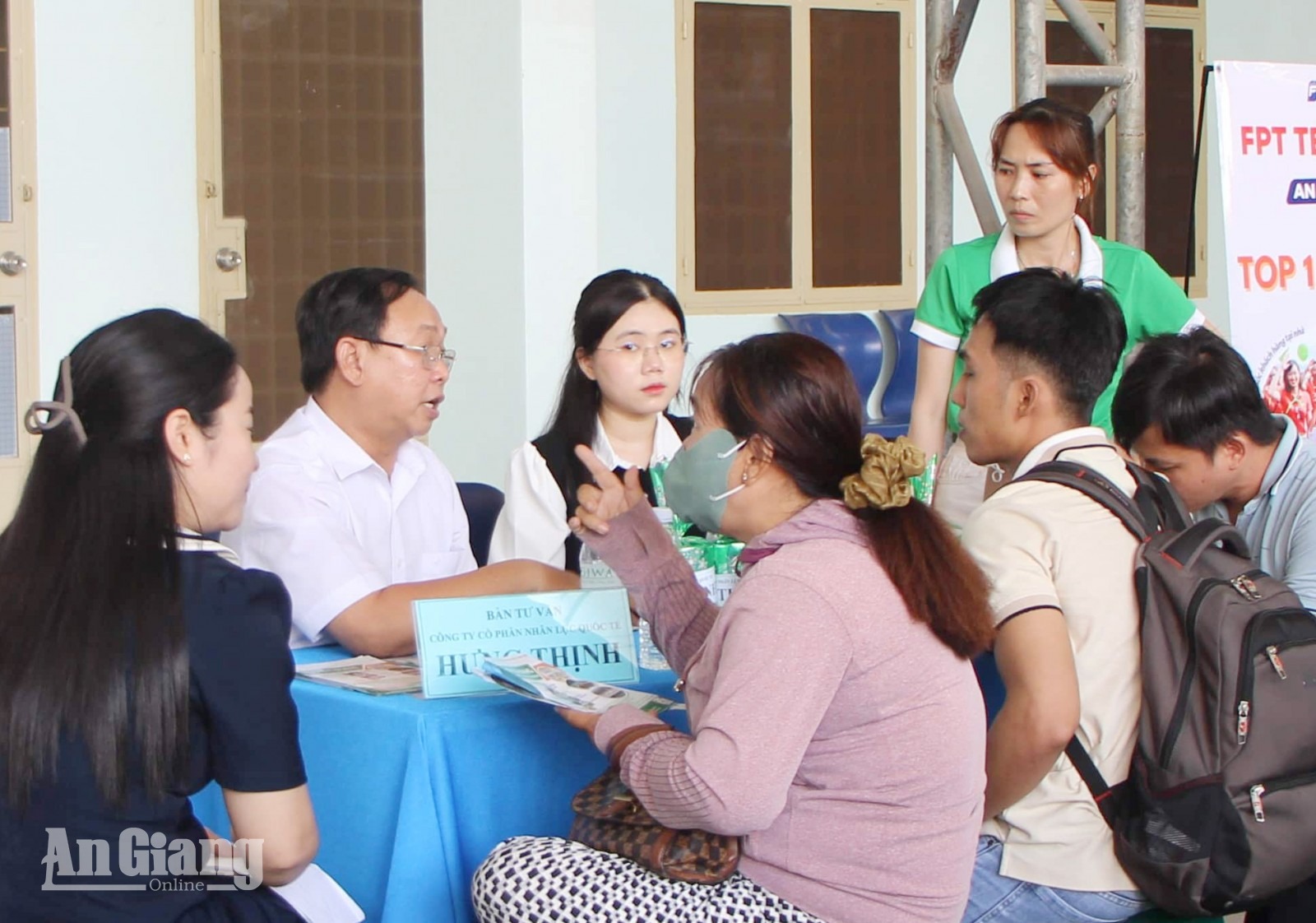 Cầu nối thị trường lao động