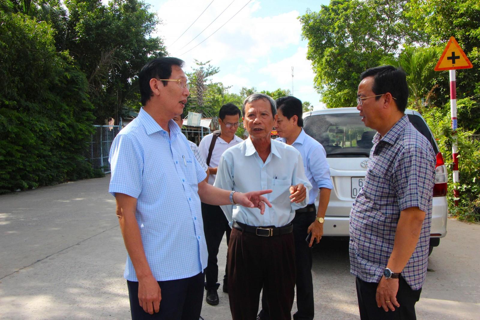 Phó Chủ tịch UBND tỉnh An Giang Lê Văn Phước kiểm tra tiến độ thi công Đường tỉnh 948 và giải ngân vốn đầu tư công